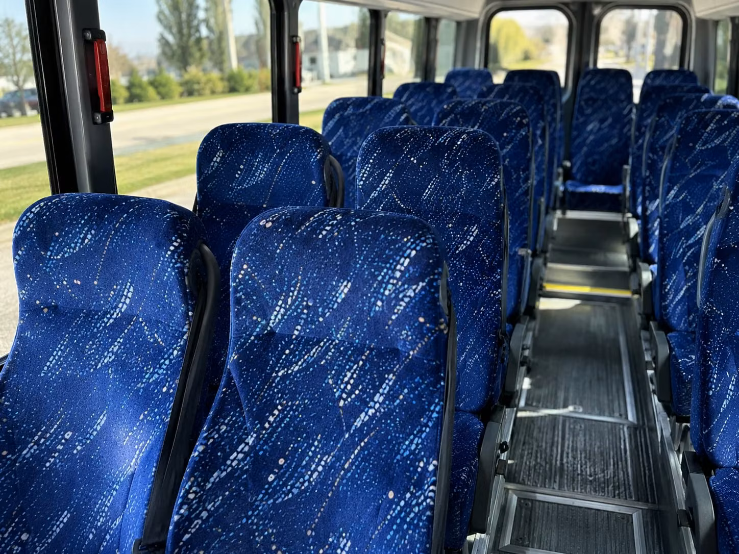 browse minibus options for urbandale youth group trips to blank park zoo