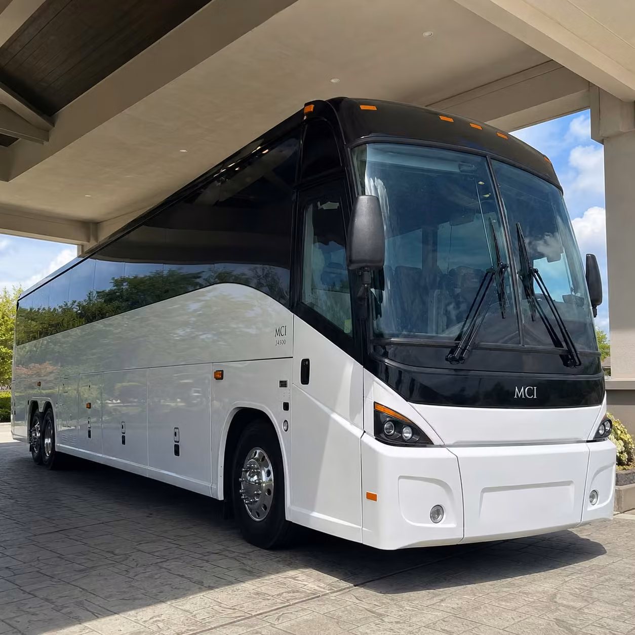 event shuttle buses for urbandale corporate meetings conferences and team outings