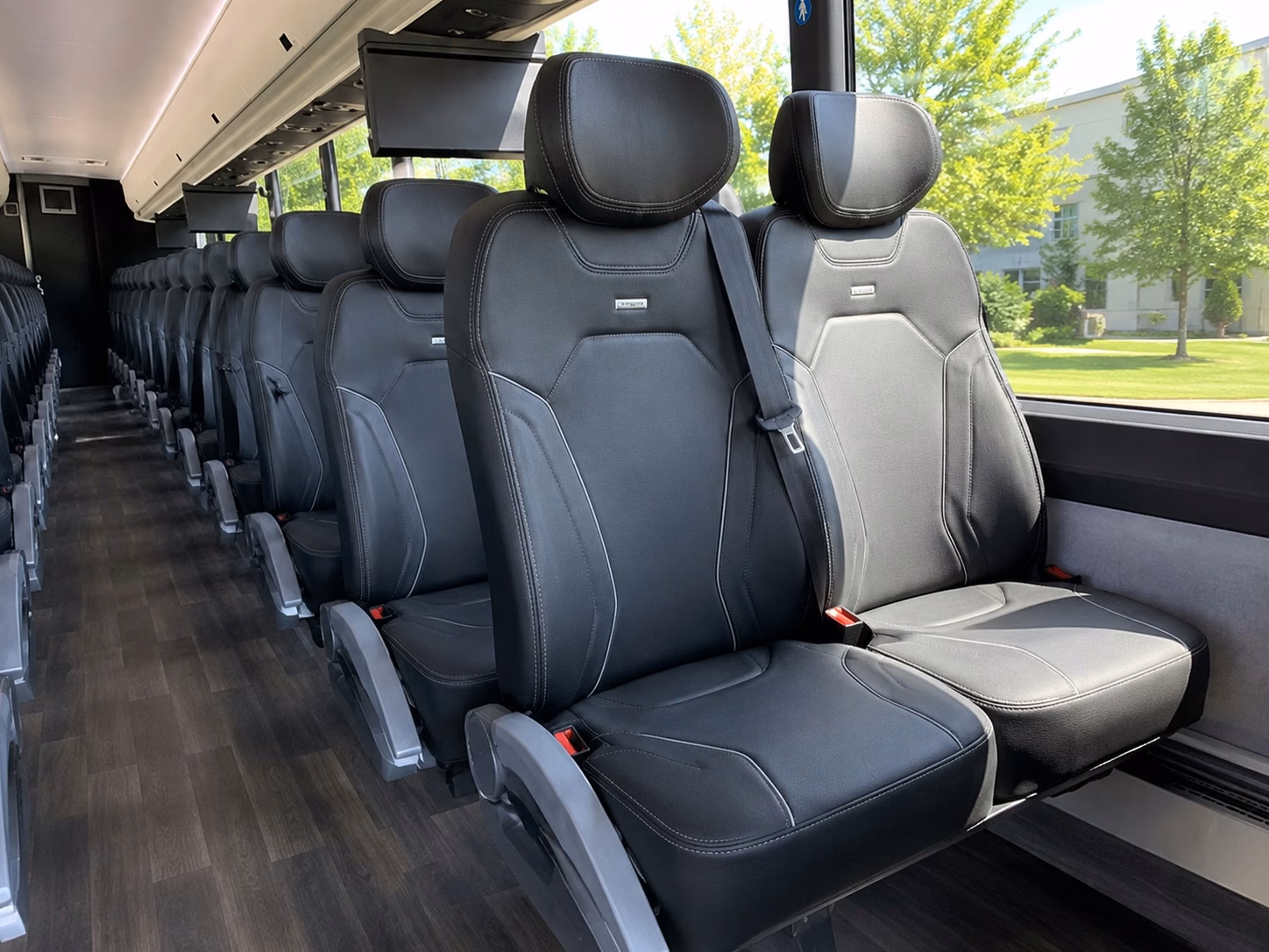 shuttle guests between urbandale wedding venues without the parking headaches