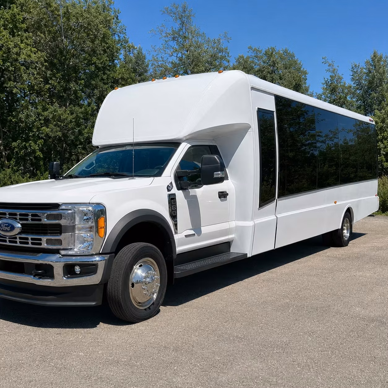 urbandale 18 passenger minibus rental