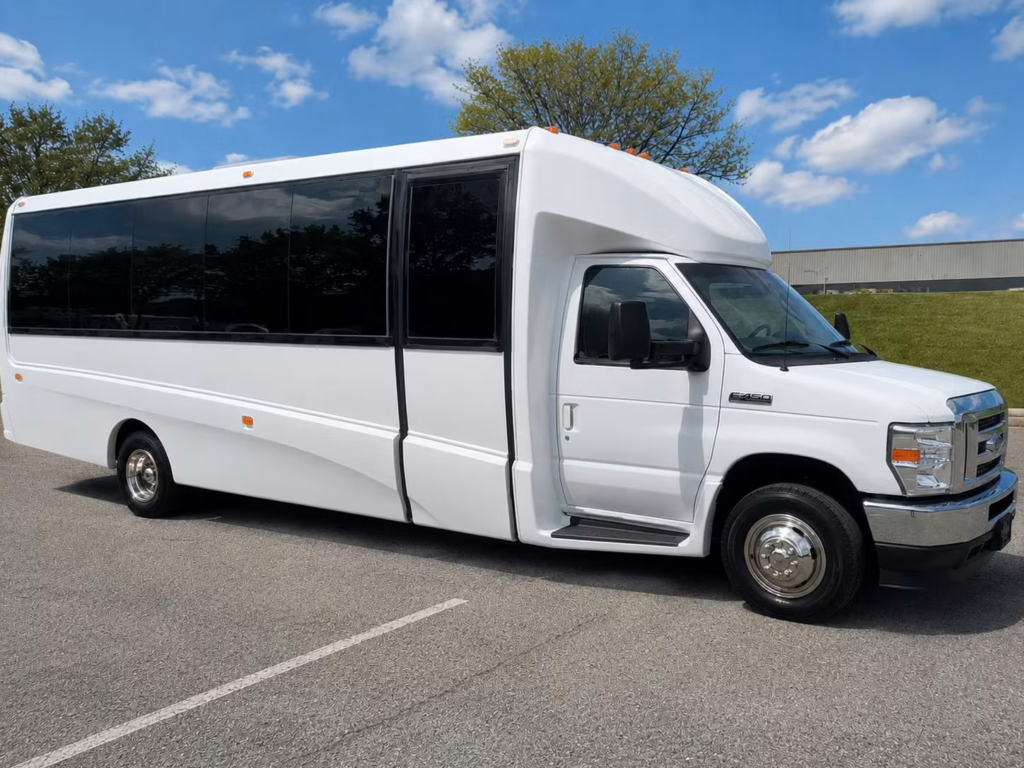 urbandale 20 passenger minibus rental