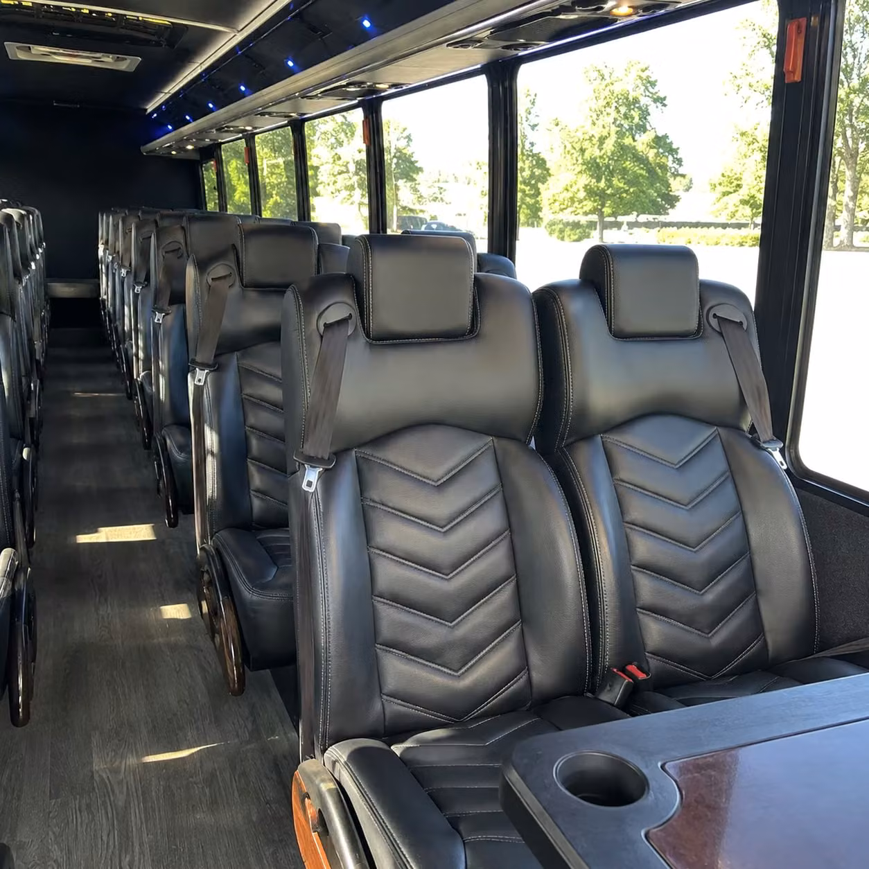 urbandale 25 passenger minibus rental